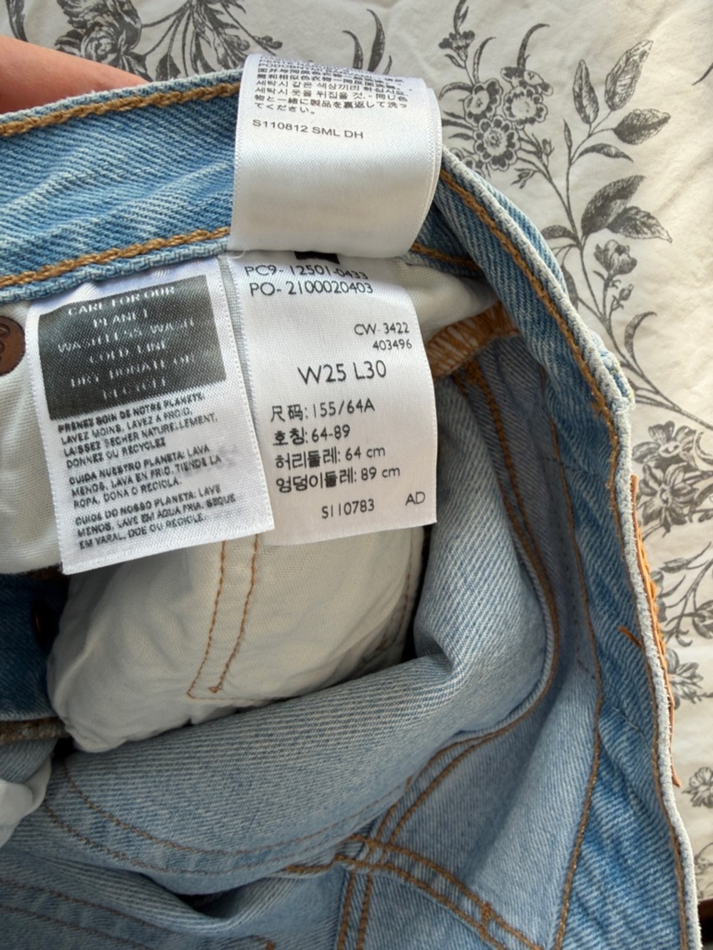 Levis 501s size 25 - Picture 9 of 10